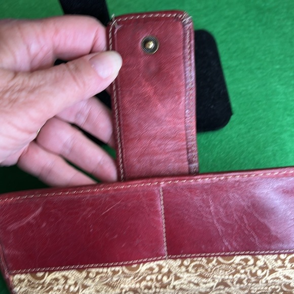 FOSSIL VINTAGE IN RICH RED LEATHER LONG WALLET - Picture 10 of 15